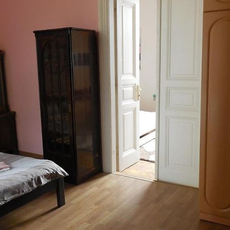 2 Room Apartment Near Opera House ลวีฟ ภายนอก รูปภาพ