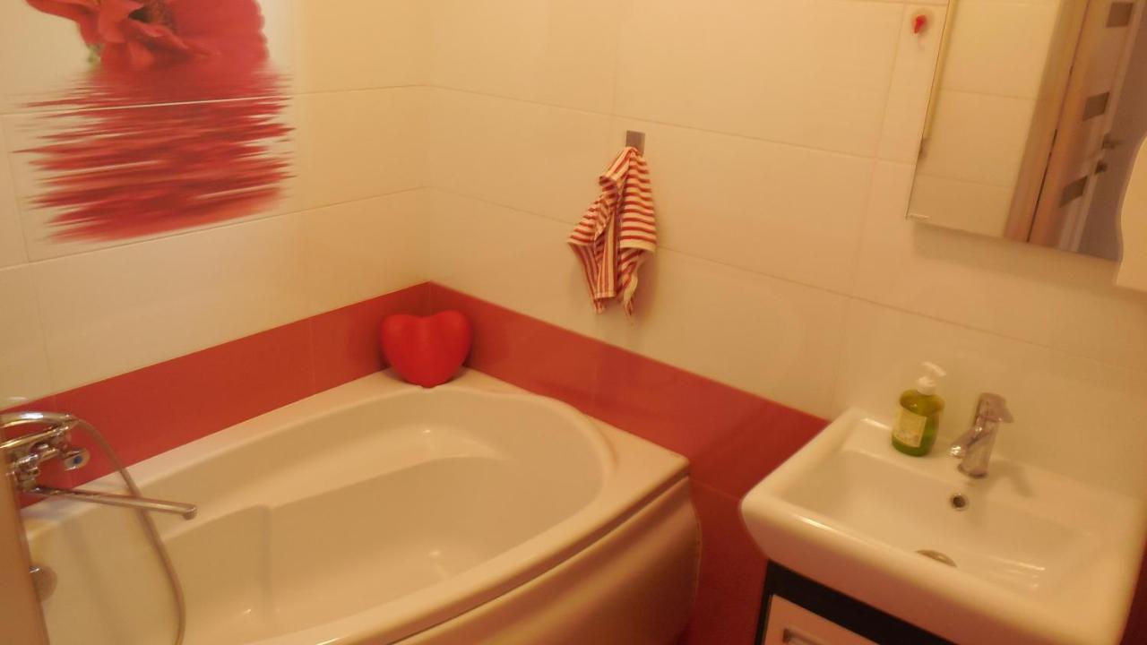 2 Room Apartment Near Opera House ลวีฟ ภายนอก รูปภาพ